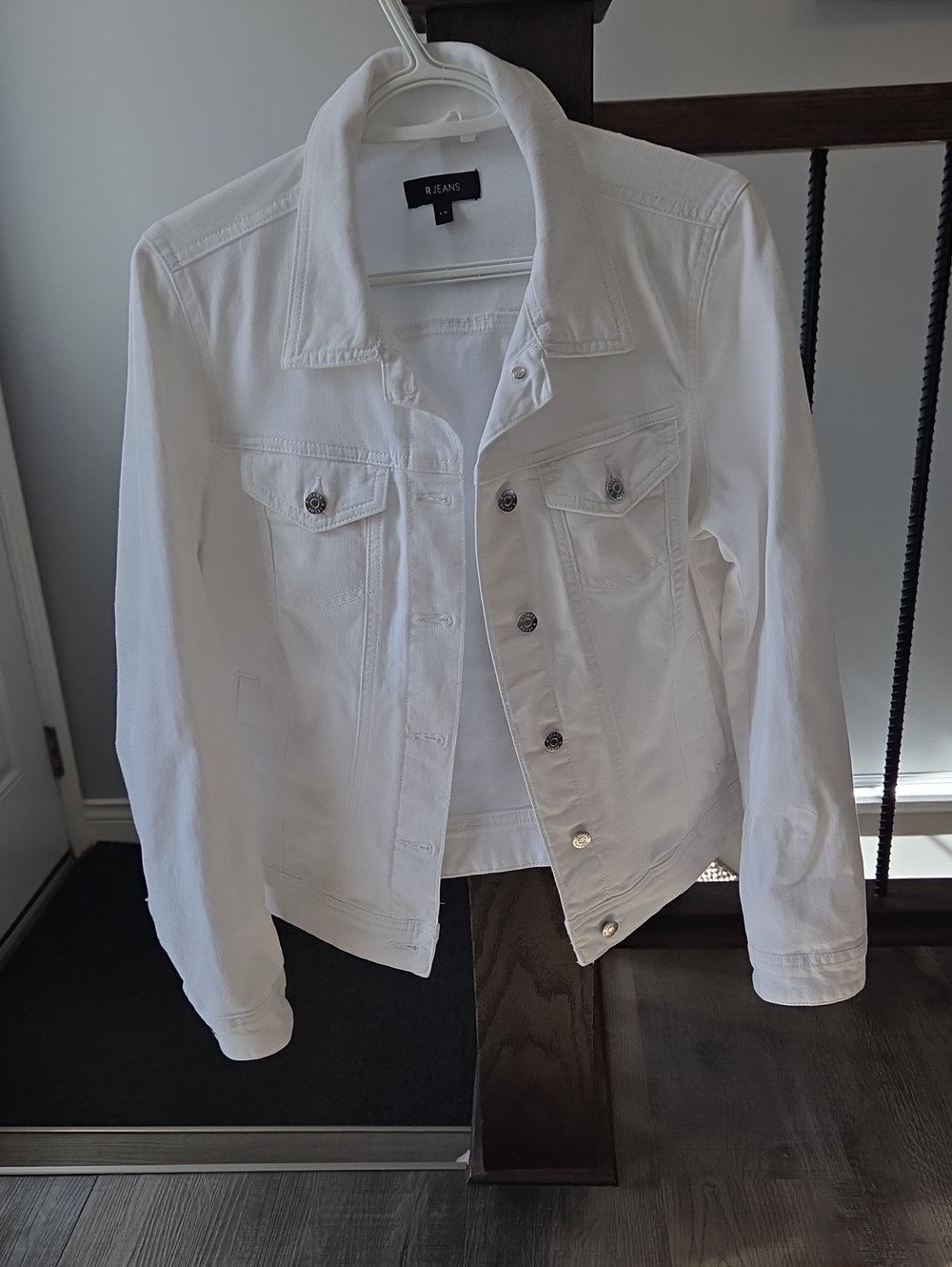 R Jeans- White Denim Jacket - Classic Button-Front.
